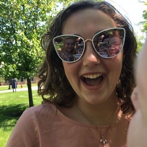 Meet your Posher, Molly